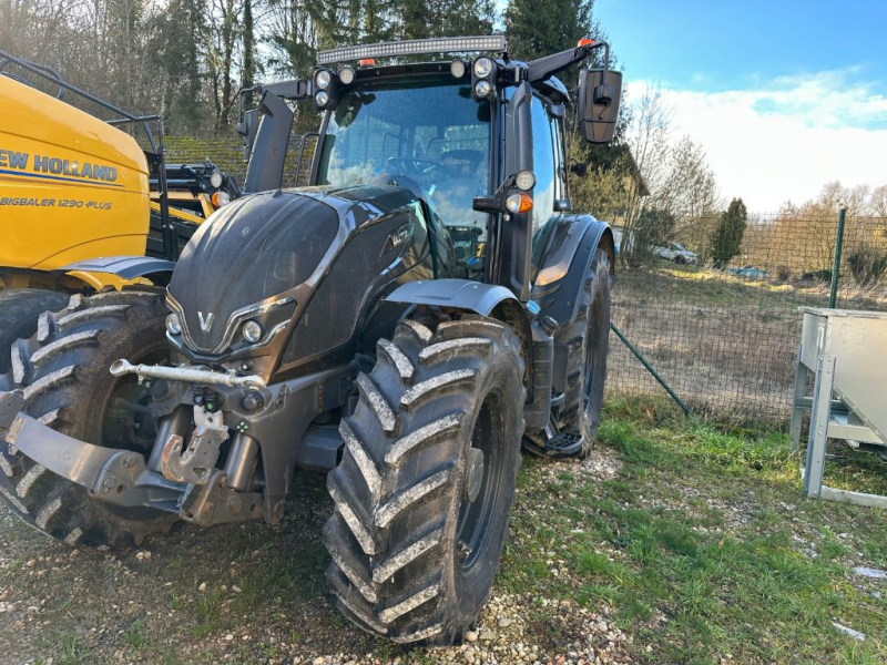 Traktor типа Valtra N135 DIRECT, Gebrauchtmaschine в MORHANGE