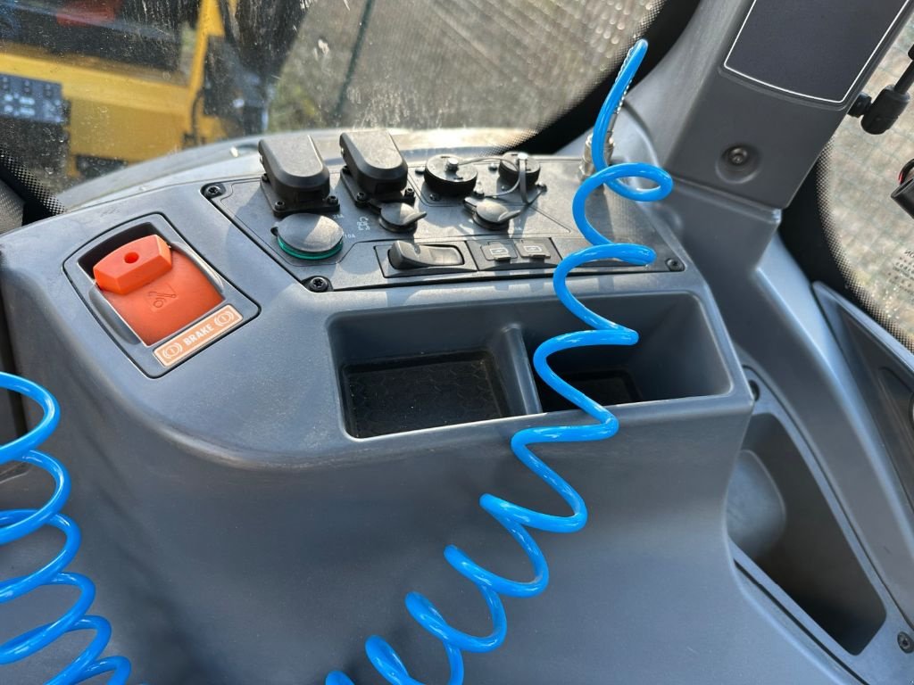 Traktor типа Valtra N135 DIRECT, Gebrauchtmaschine в MORHANGE (Фотография 5)