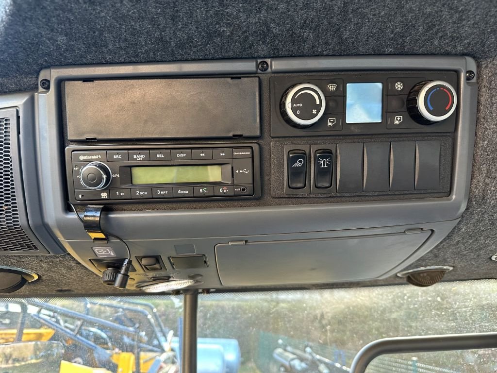 Traktor типа Valtra N135 DIRECT, Gebrauchtmaschine в MORHANGE (Фотография 4)