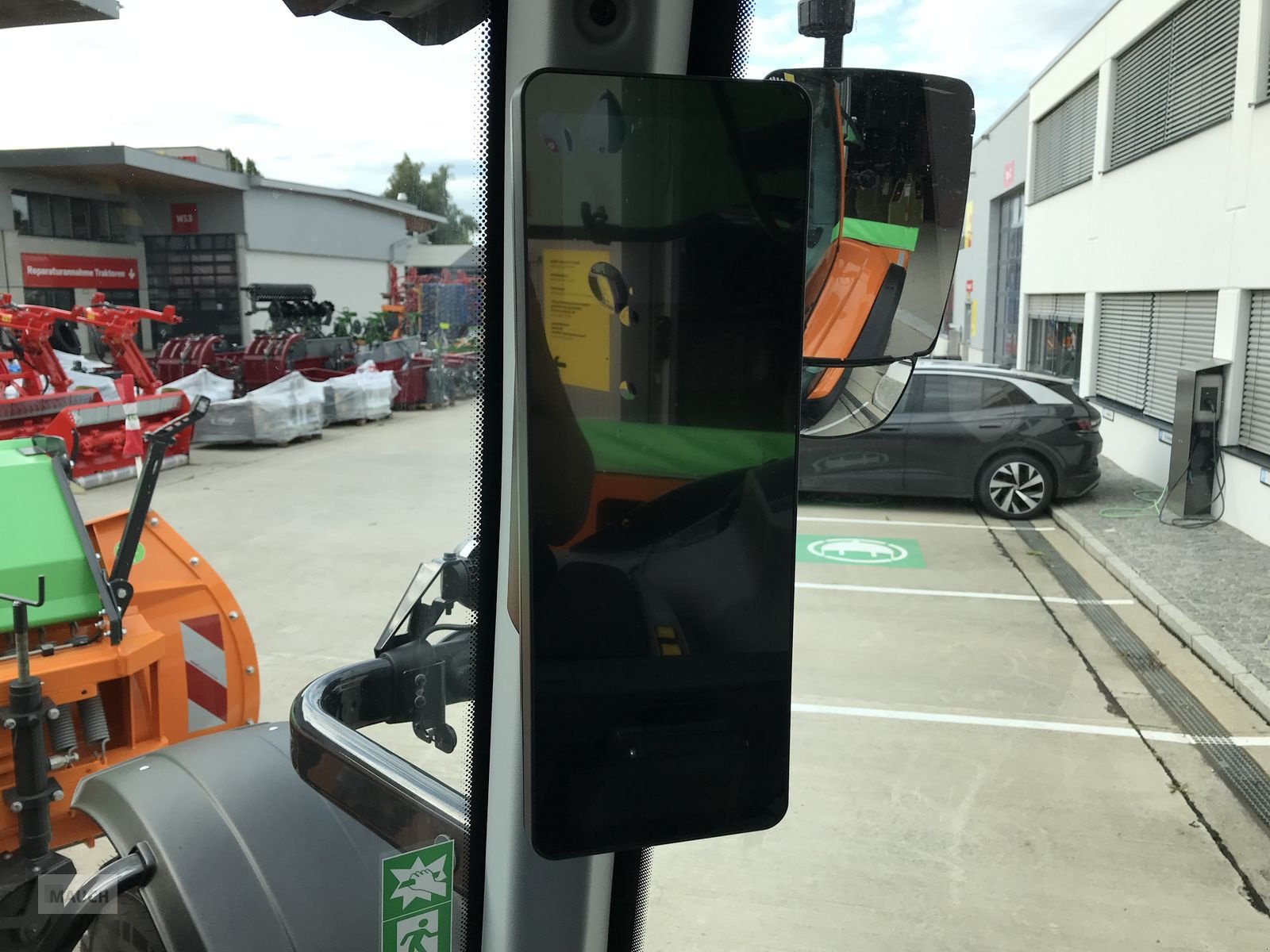 Traktor of the type Valtra N135 Direct, Neumaschine in Burgkirchen (Picture 14)