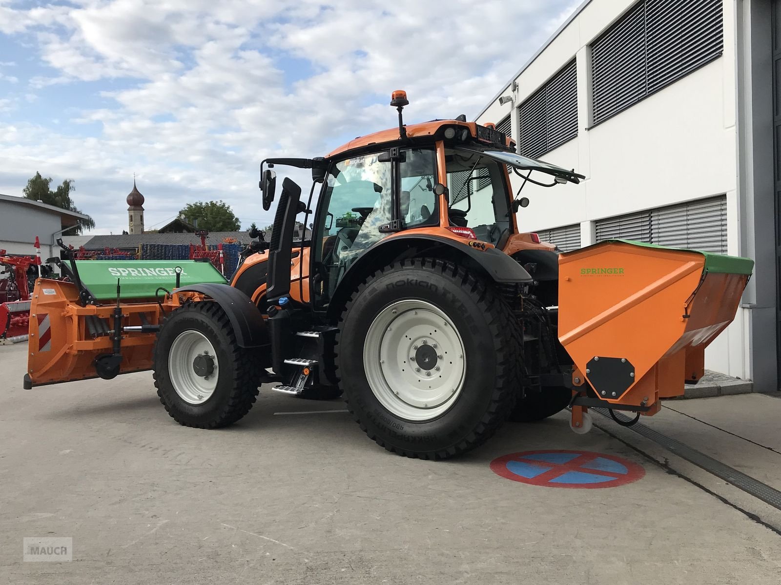 Traktor of the type Valtra N135 Direct, Neumaschine in Burgkirchen (Picture 3)