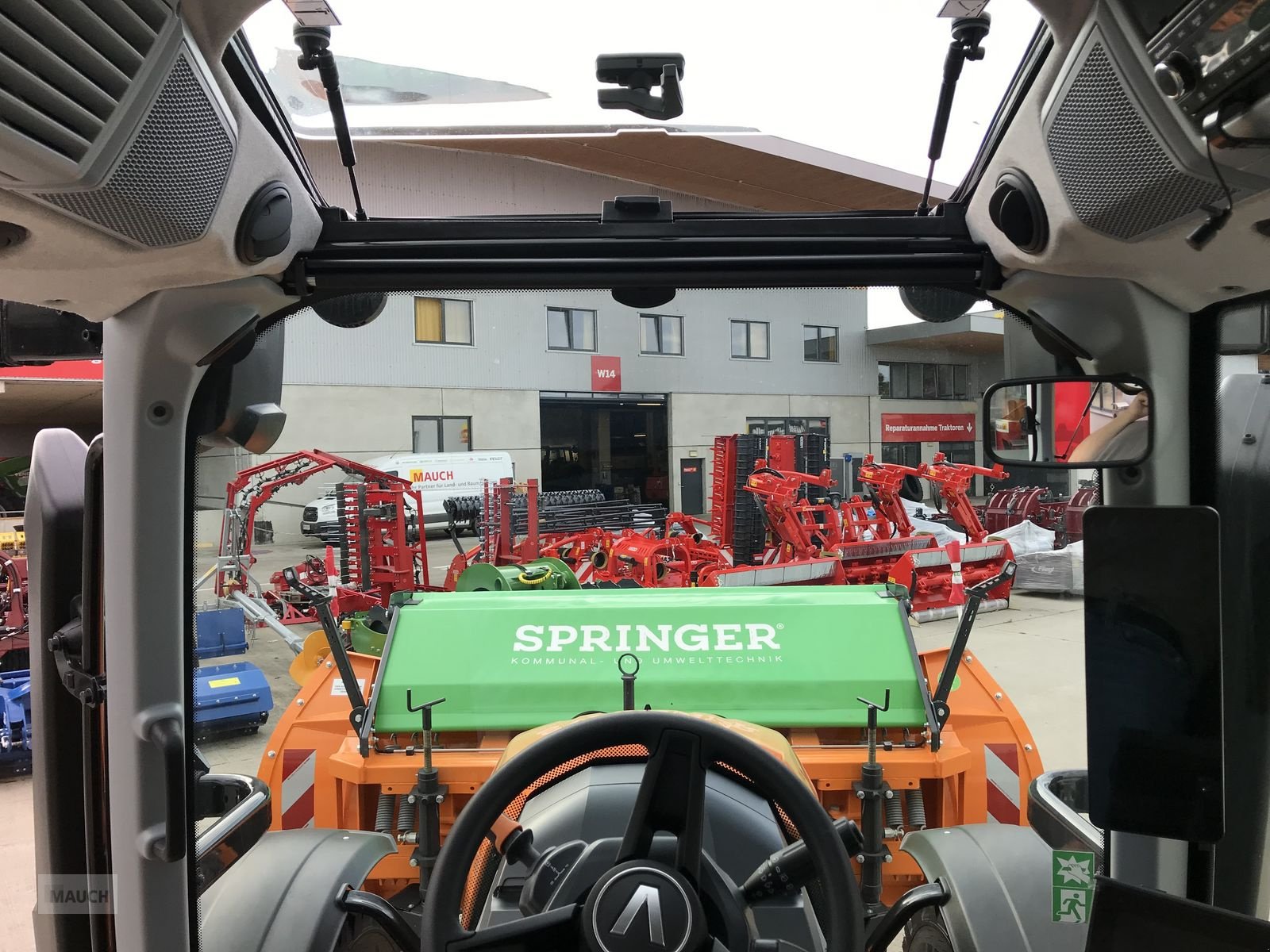 Traktor of the type Valtra N135 Direct, Neumaschine in Burgkirchen (Picture 10)