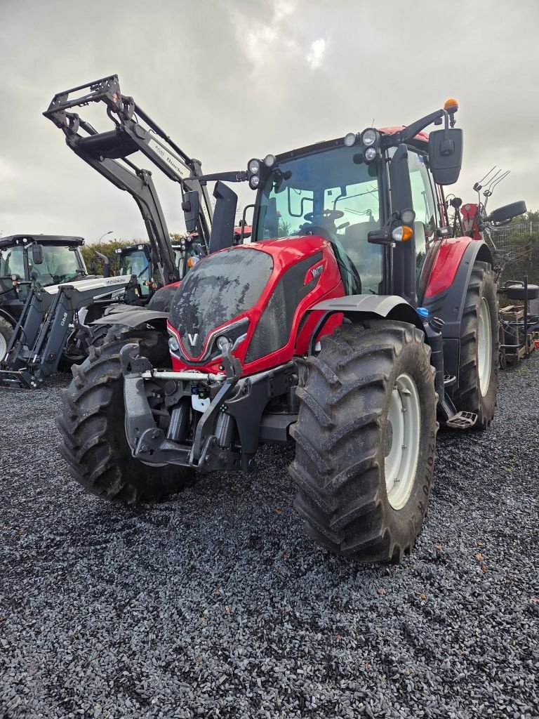 Traktor za tip Valtra N135 H, Gebrauchtmaschine u SAINT JAMES (Slika 1)