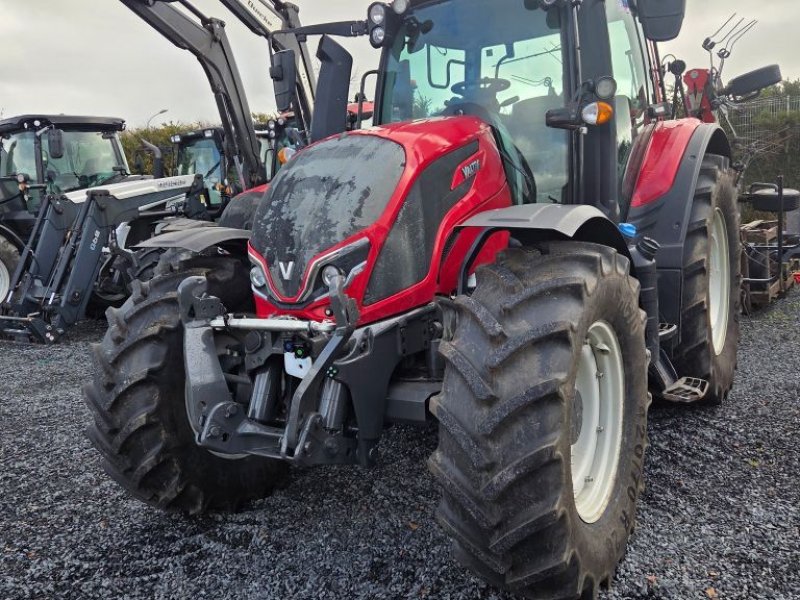 Traktor Türe ait Valtra N135 H, Gebrauchtmaschine içinde SAINT JAMES (resim 1)