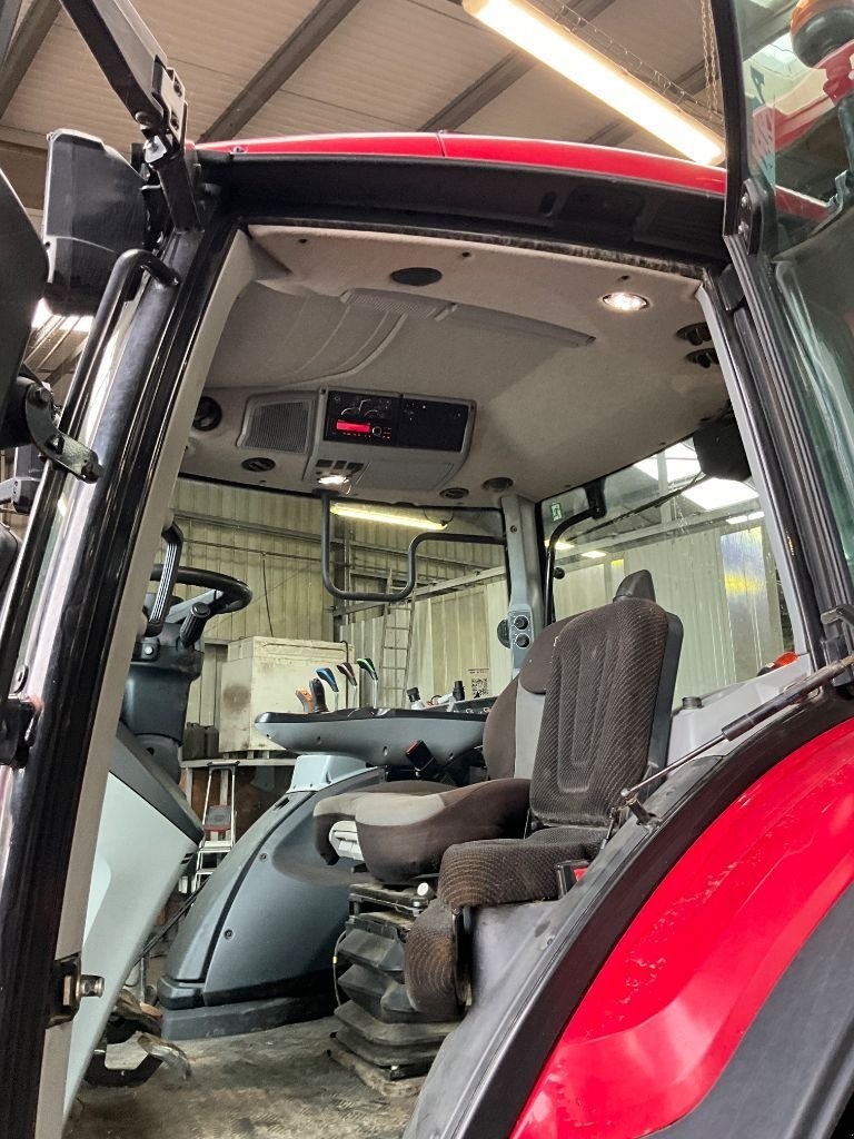 Traktor of the type Valtra N135 H, Gebrauchtmaschine in Combourg (Picture 3)