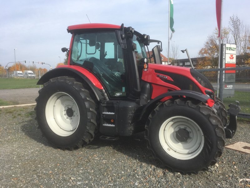 Traktor of the type Valtra N135 V, Gebrauchtmaschine in Korbach (Picture 1)