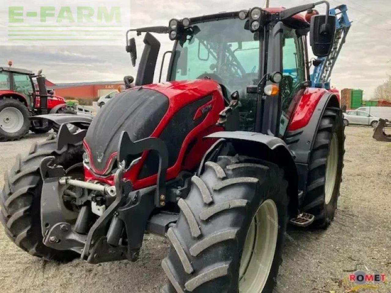 Traktor типа Valtra n135, Gebrauchtmaschine в GENNES-SUR-GLAIZE (Фотография 2)