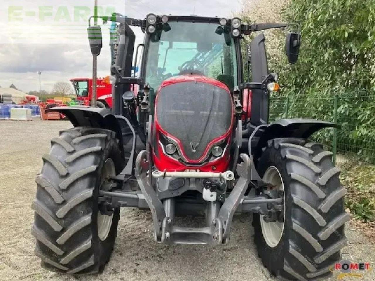 Traktor типа Valtra n135, Gebrauchtmaschine в GENNES-SUR-GLAIZE (Фотография 3)
