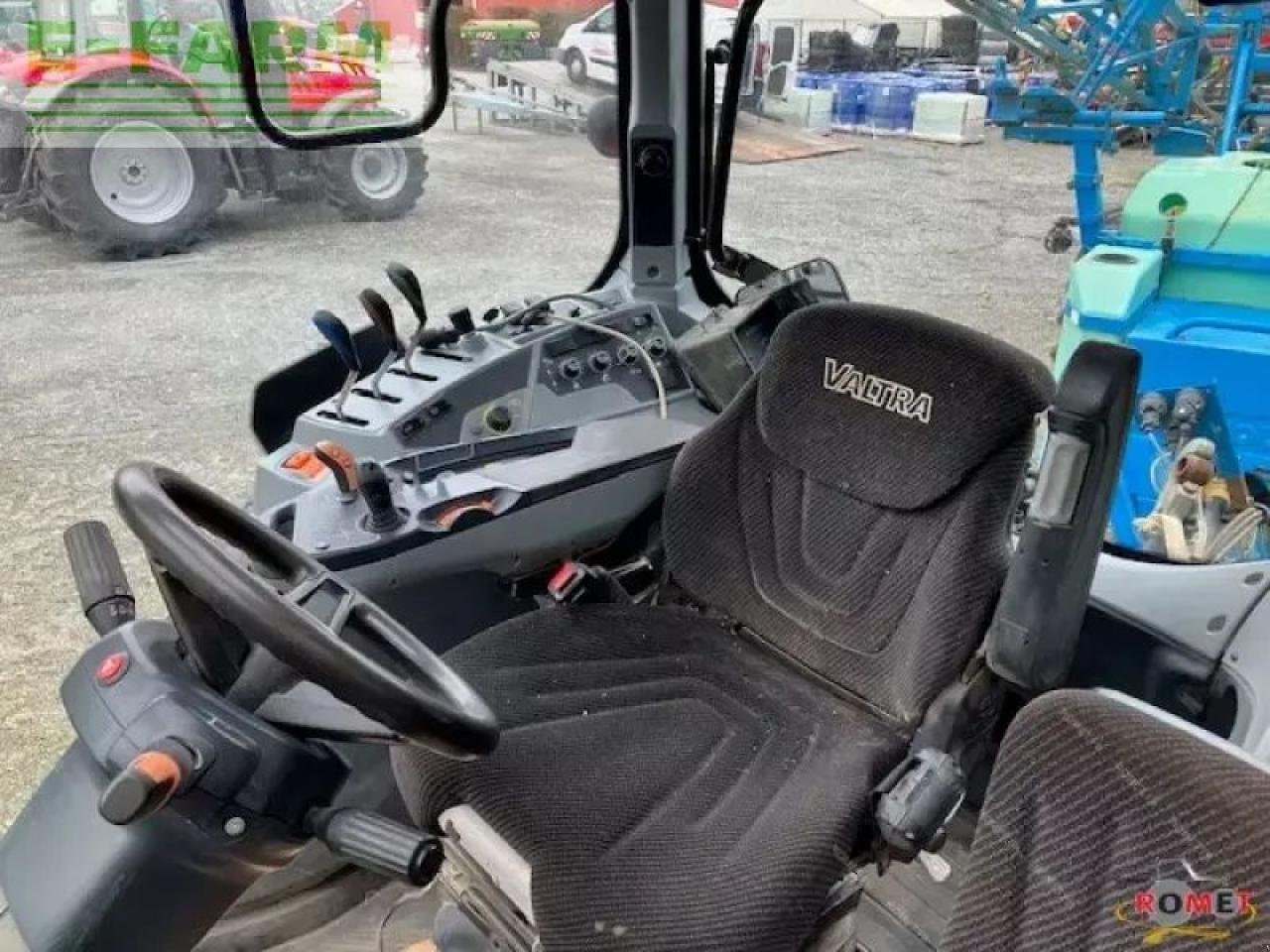 Traktor типа Valtra n135, Gebrauchtmaschine в GENNES-SUR-GLAIZE (Фотография 6)