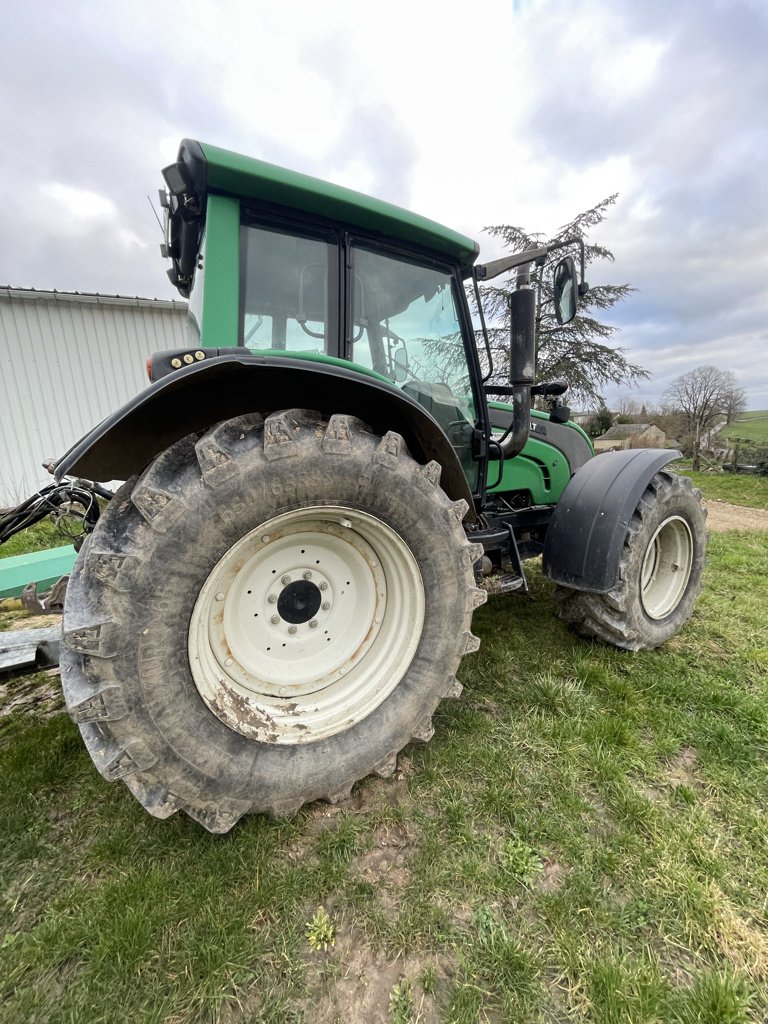 Traktor del tipo Valtra N141, Gebrauchtmaschine en Calmont (Imagen 3)