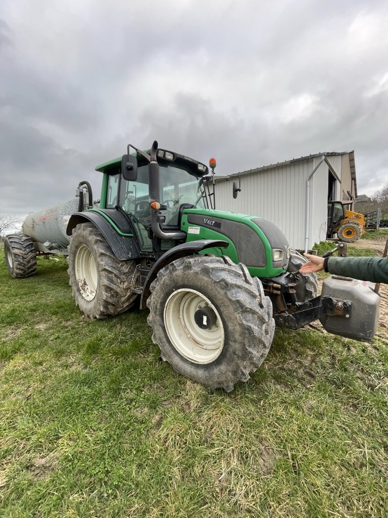 Traktor del tipo Valtra N141, Gebrauchtmaschine en Calmont (Imagen 2)