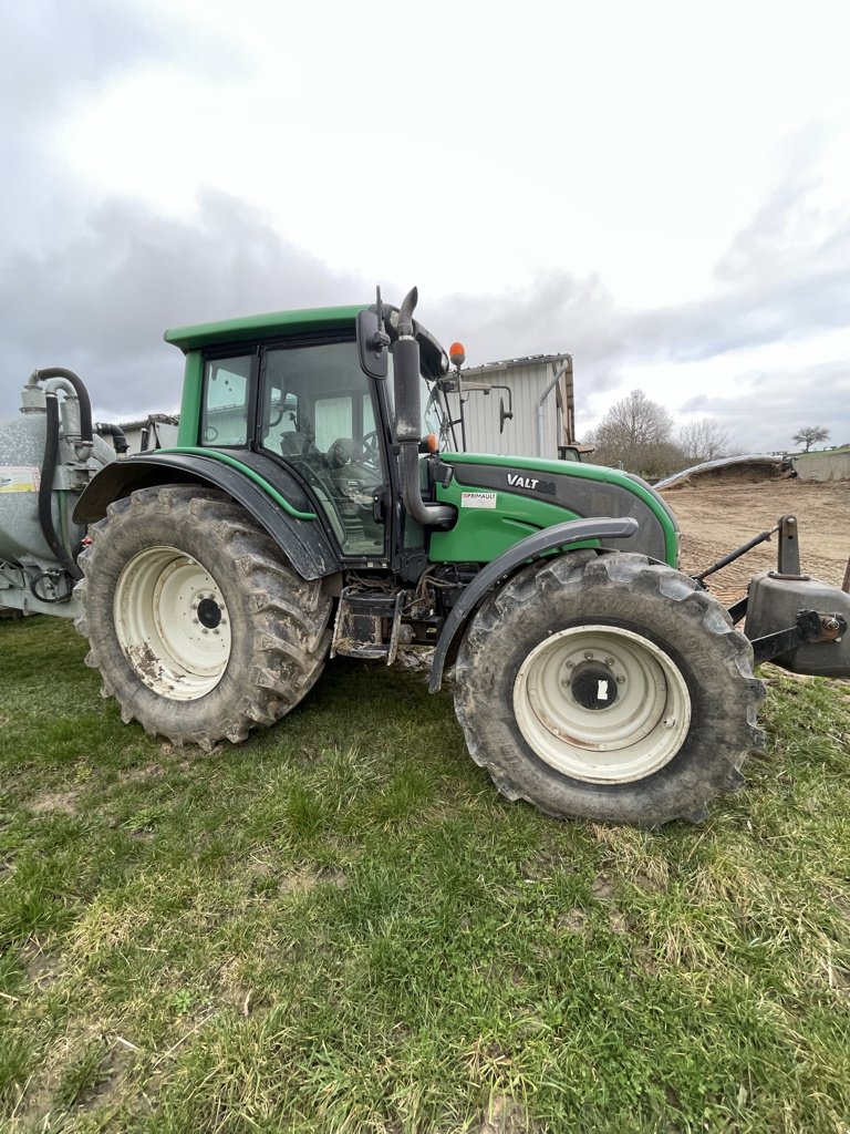 Traktor del tipo Valtra N141, Gebrauchtmaschine en Calmont (Imagen 9)