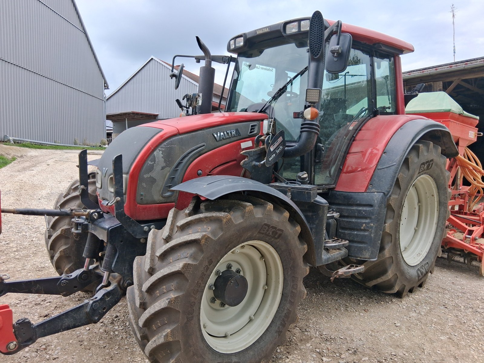 Traktor of the type Valtra N142 D, Gebrauchtmaschine in Ebermannsdorf (Picture 1)