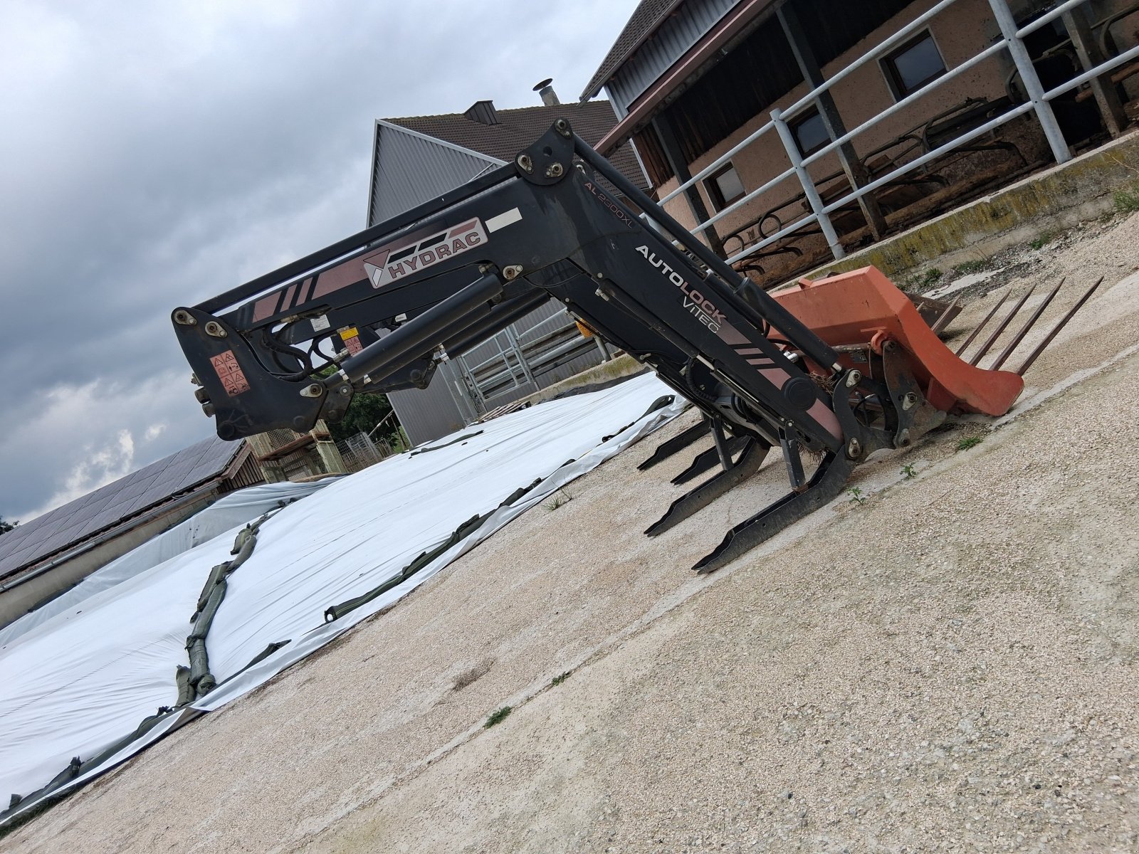 Traktor of the type Valtra N142 D, Gebrauchtmaschine in Ebermannsdorf (Picture 3)