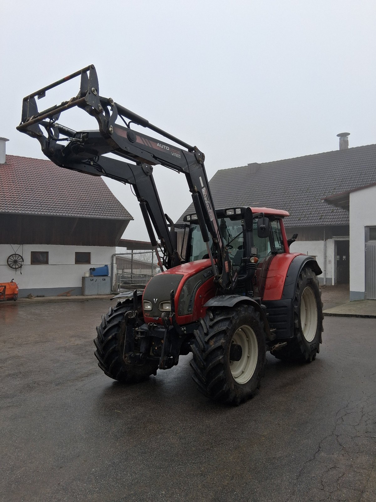 Traktor типа Valtra N142 D, Gebrauchtmaschine в Ebermannsdorf (Фотография 1)
