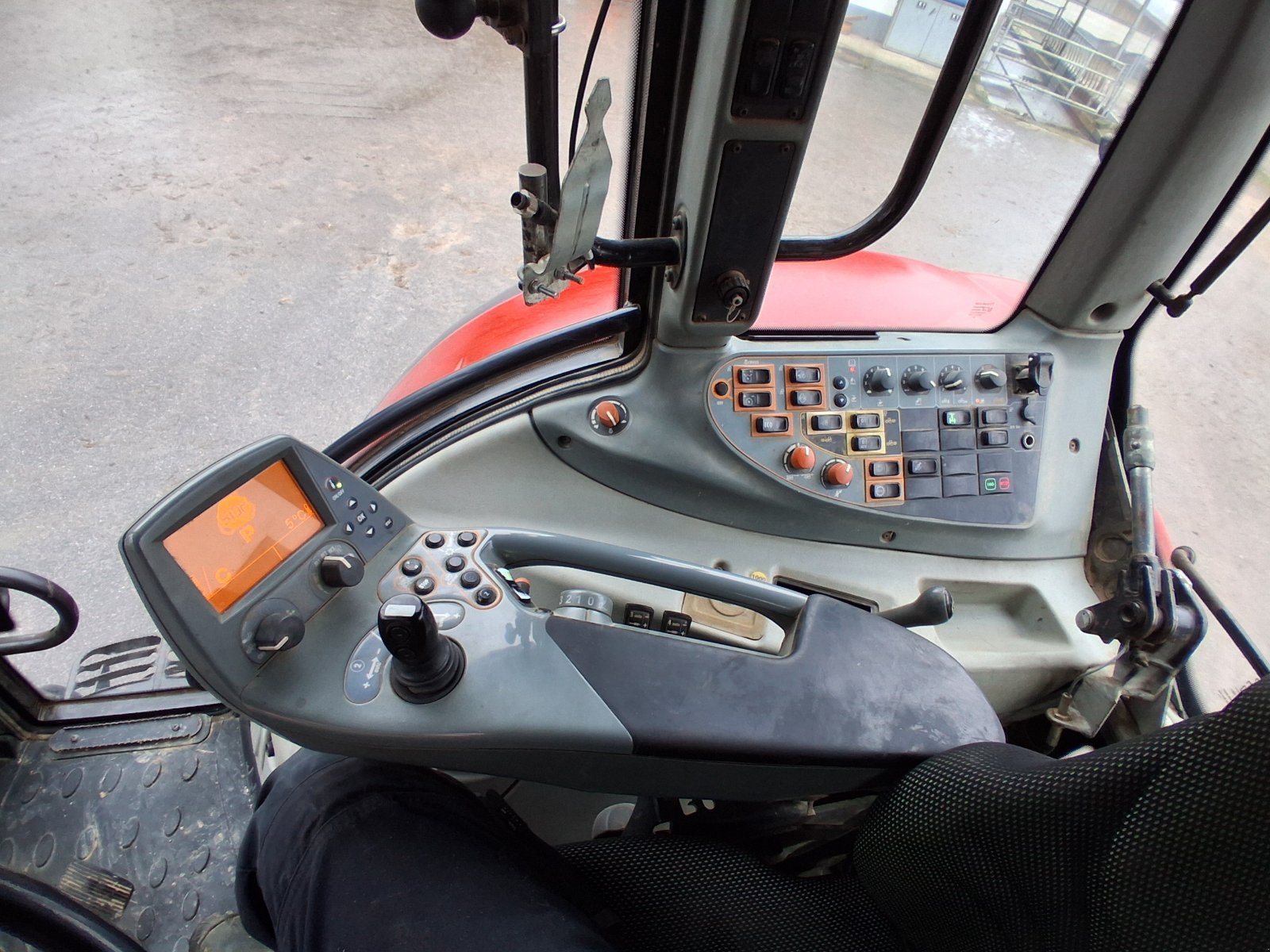 Traktor типа Valtra N142 D, Gebrauchtmaschine в Ebermannsdorf (Фотография 5)