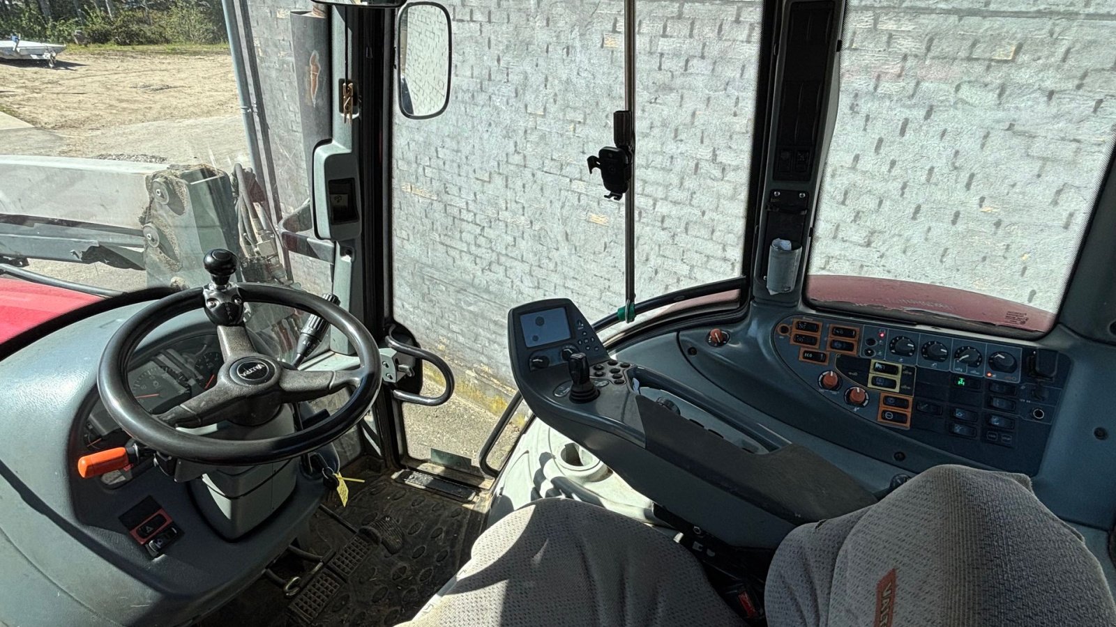 Traktor des Typs Valtra N142 DIRECT, Gebrauchtmaschine in Hobro (Bild 6)