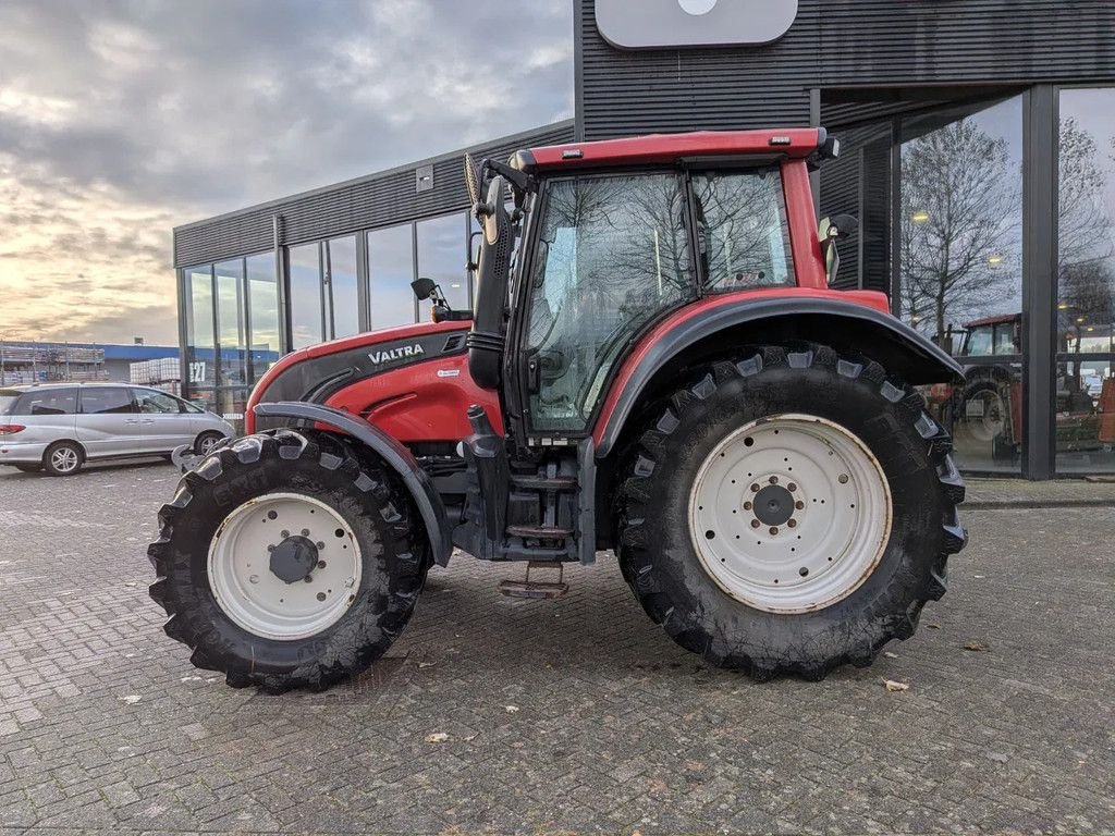 Traktor типа Valtra N142 N142, Gebrauchtmaschine в Groningen (Фотография 7)