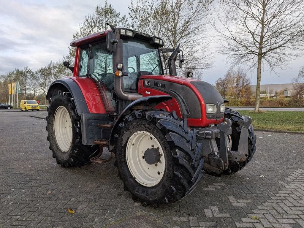 Traktor типа Valtra N142 N142, Gebrauchtmaschine в Groningen (Фотография 2)