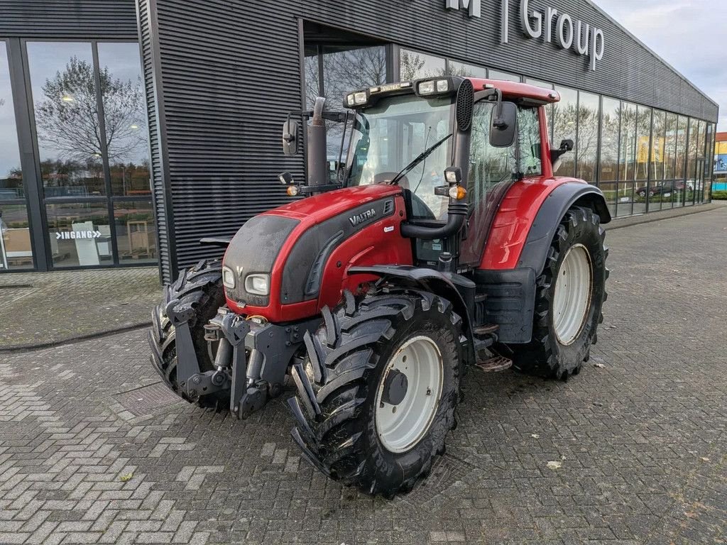 Traktor типа Valtra N142 N142, Gebrauchtmaschine в Groningen (Фотография 5)
