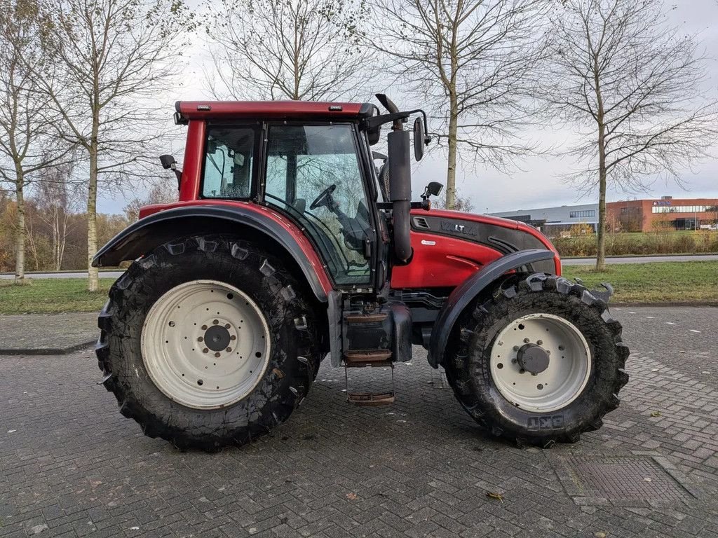 Traktor типа Valtra N142 N142, Gebrauchtmaschine в Groningen (Фотография 3)