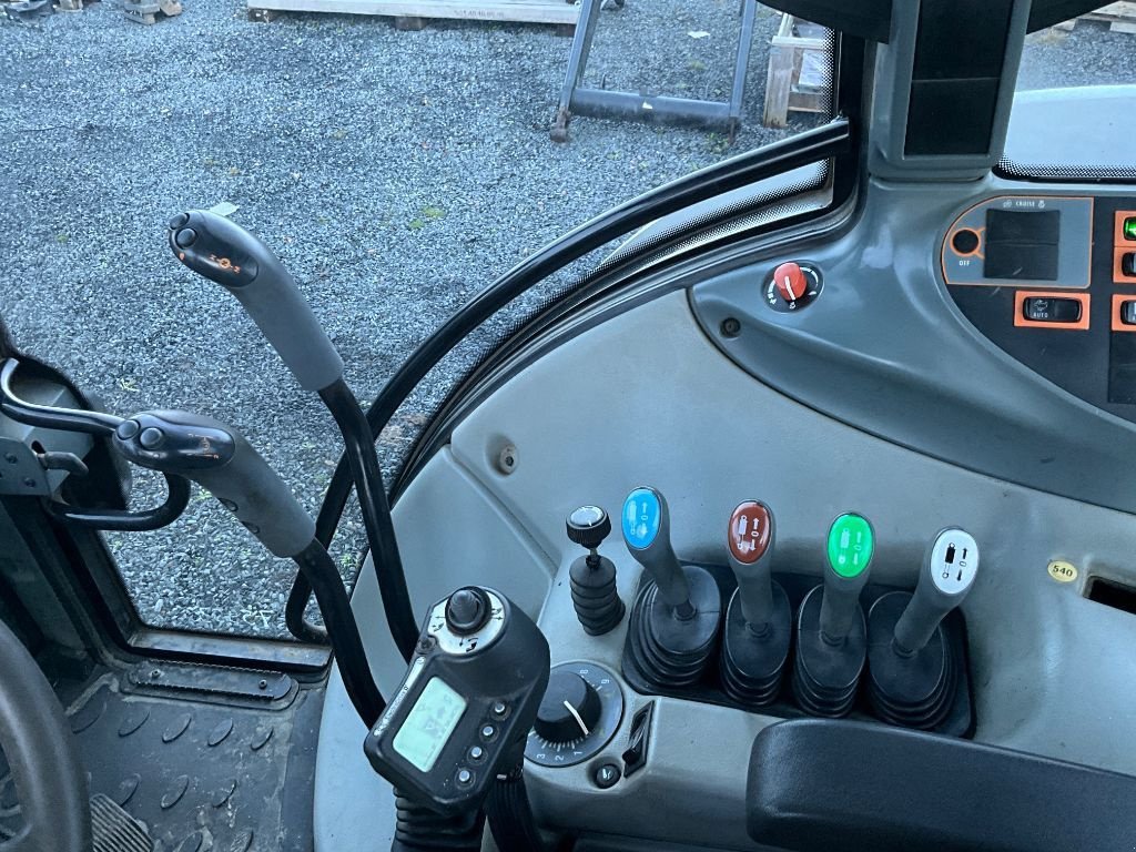 Traktor типа Valtra N143 HITECH, Gebrauchtmaschine в SAINT JAMES (Фотография 8)