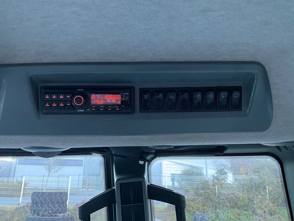 Traktor типа Valtra N143 HITECH, Gebrauchtmaschine в SAINT JAMES (Фотография 9)