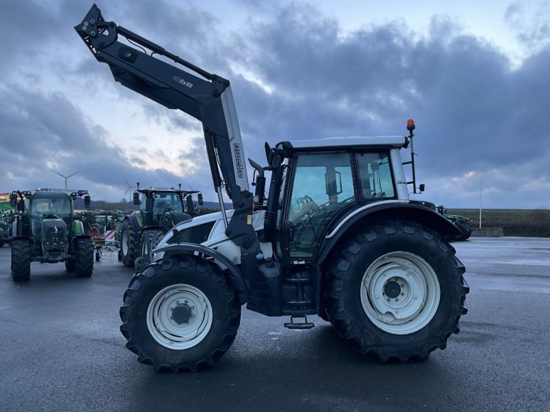 Traktor от тип Valtra N143 HITECH, Gebrauchtmaschine в SAINT JAMES (Снимка 1)