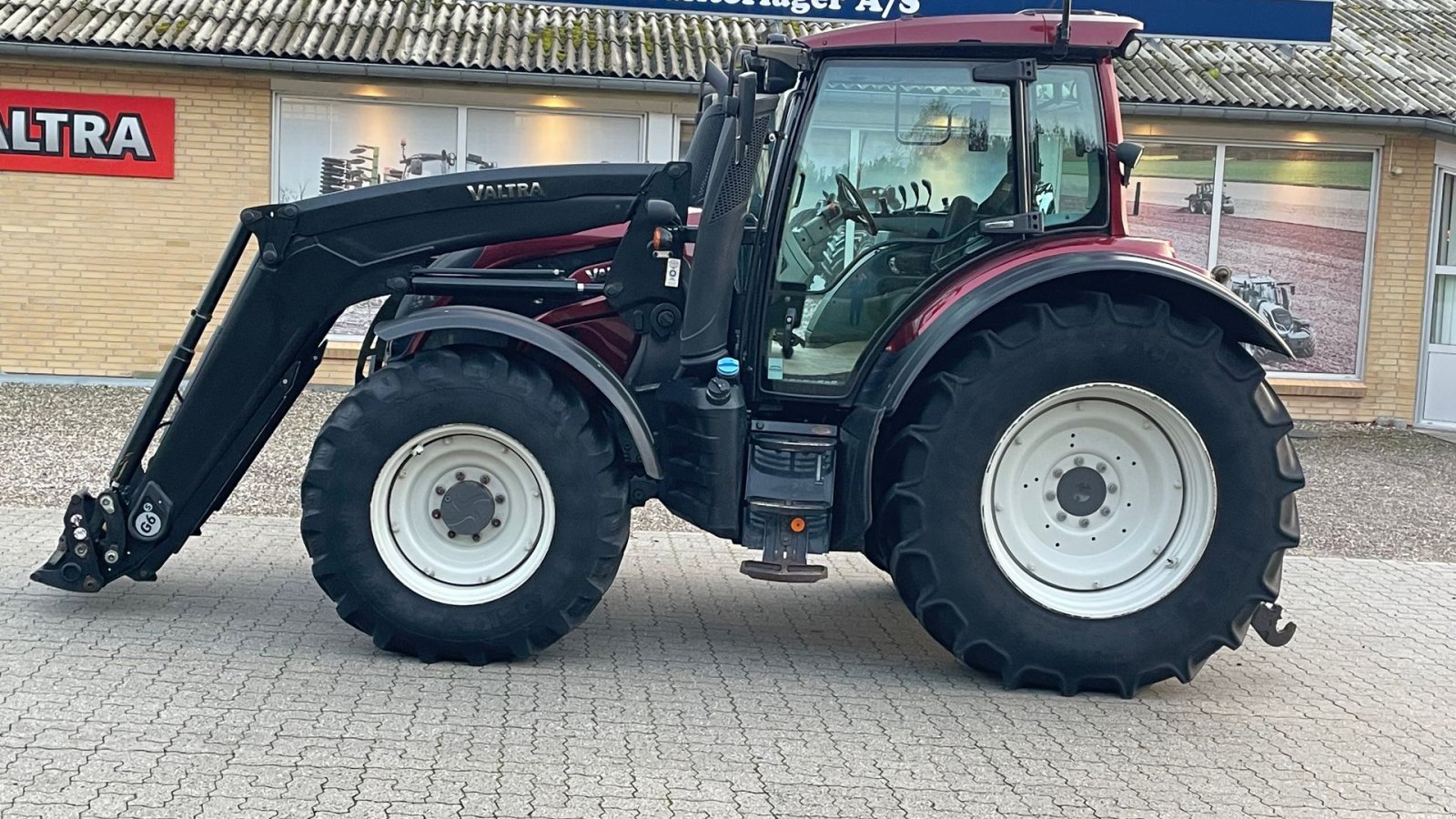 Traktor des Typs Valtra N154 Aktiv, Gebrauchtmaschine in Nimtofte (Bild 1)