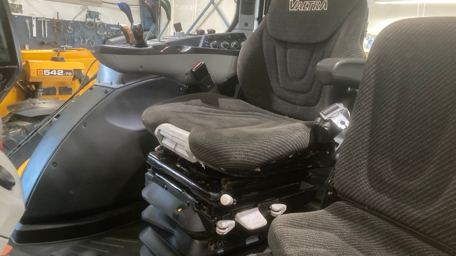 Traktor типа Valtra N154 E Active, Gebrauchtmaschine в Hobro (Фотография 4)