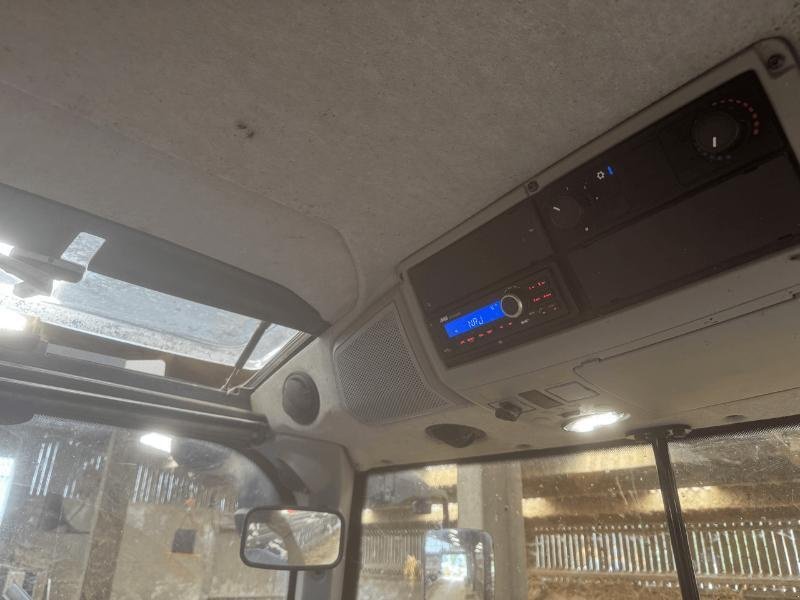 Traktor van het type Valtra N154 VERSU, Gebrauchtmaschine in Wargnies Le Grand (Foto 7)