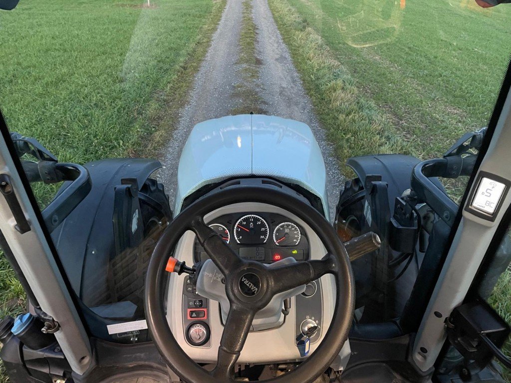 Traktor типа Valtra N154, Gebrauchtmaschine в Schaffhausen (Фотография 10)