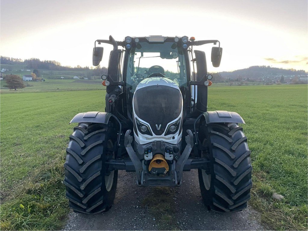 Traktor типа Valtra N154, Gebrauchtmaschine в Schaffhausen (Фотография 3)