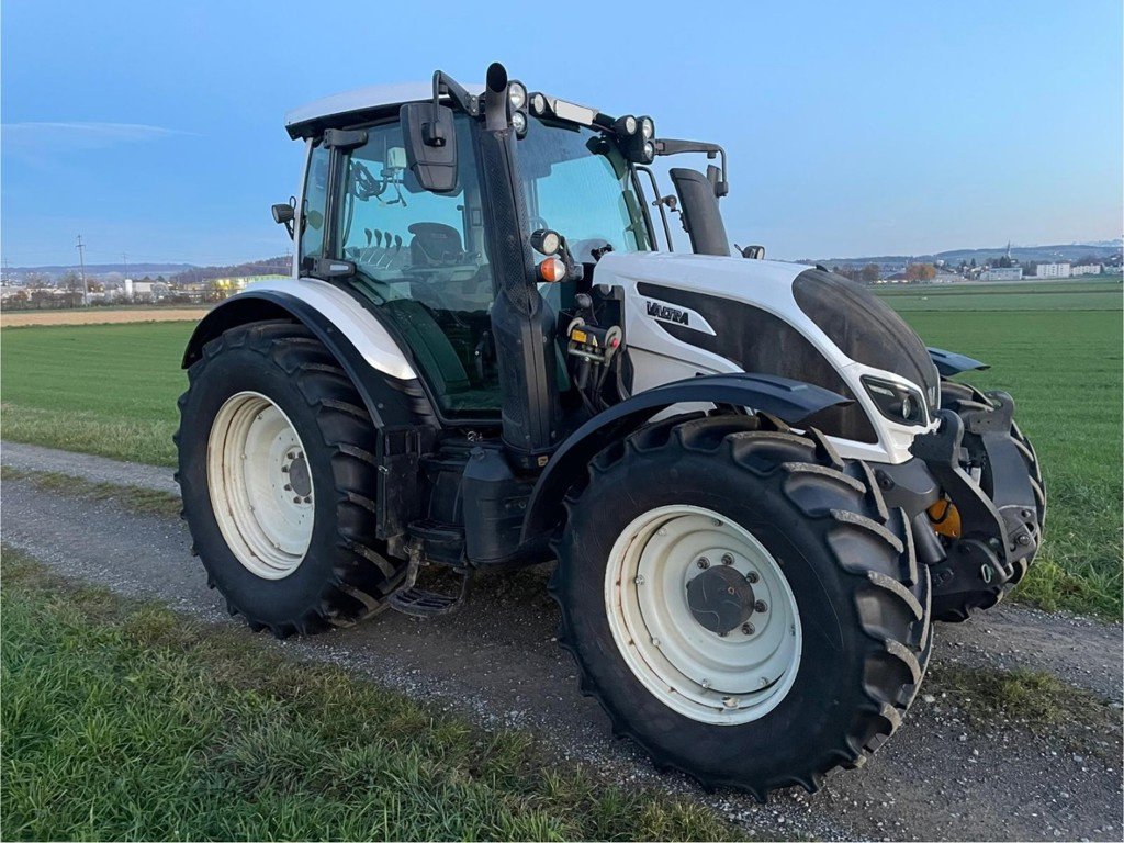 Traktor типа Valtra N154, Gebrauchtmaschine в Schaffhausen (Фотография 1)