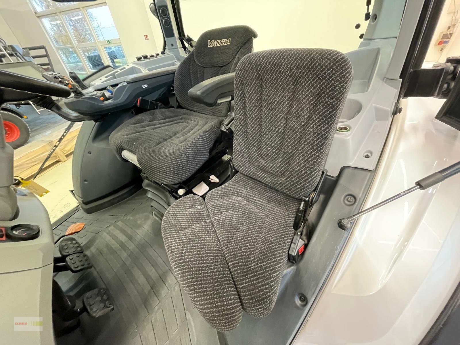 Traktor van het type Valtra N154, Gebrauchtmaschine in Langenau (Foto 8)