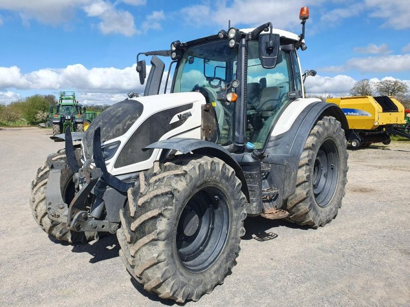 Traktor of the type Valtra N154D, Gebrauchtmaschine in DOMFRONT (Picture 1)