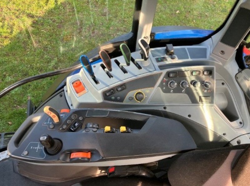 Traktor Türe ait Valtra N154E, Gebrauchtmaschine içinde Arbedo (resim 7)