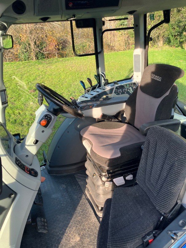 Traktor Türe ait Valtra N154E, Gebrauchtmaschine içinde Arbedo (resim 5)