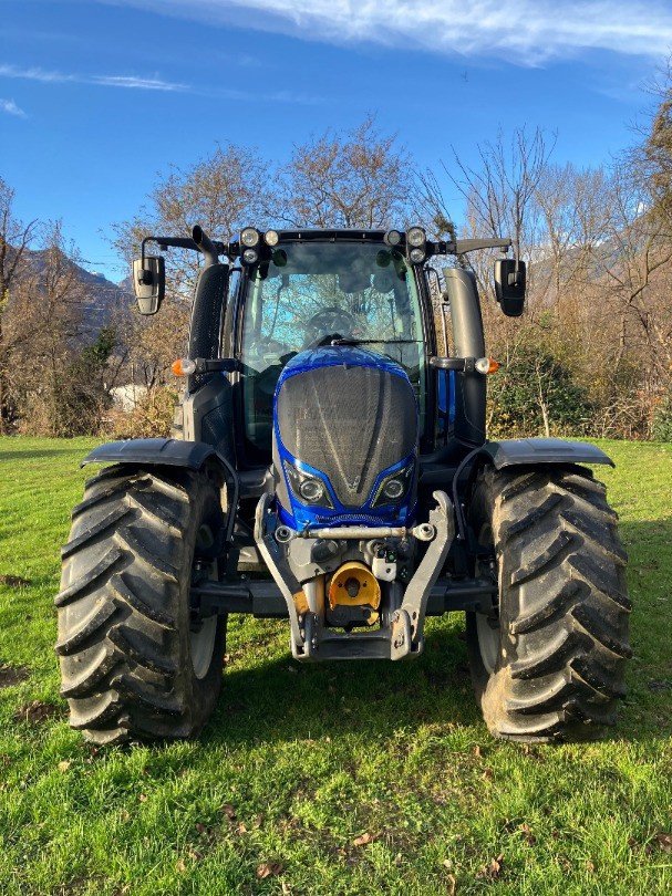 Traktor Türe ait Valtra N154E, Gebrauchtmaschine içinde Arbedo (resim 3)