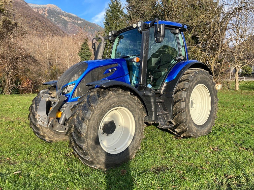 Traktor Türe ait Valtra N154E, Gebrauchtmaschine içinde Arbedo (resim 2)