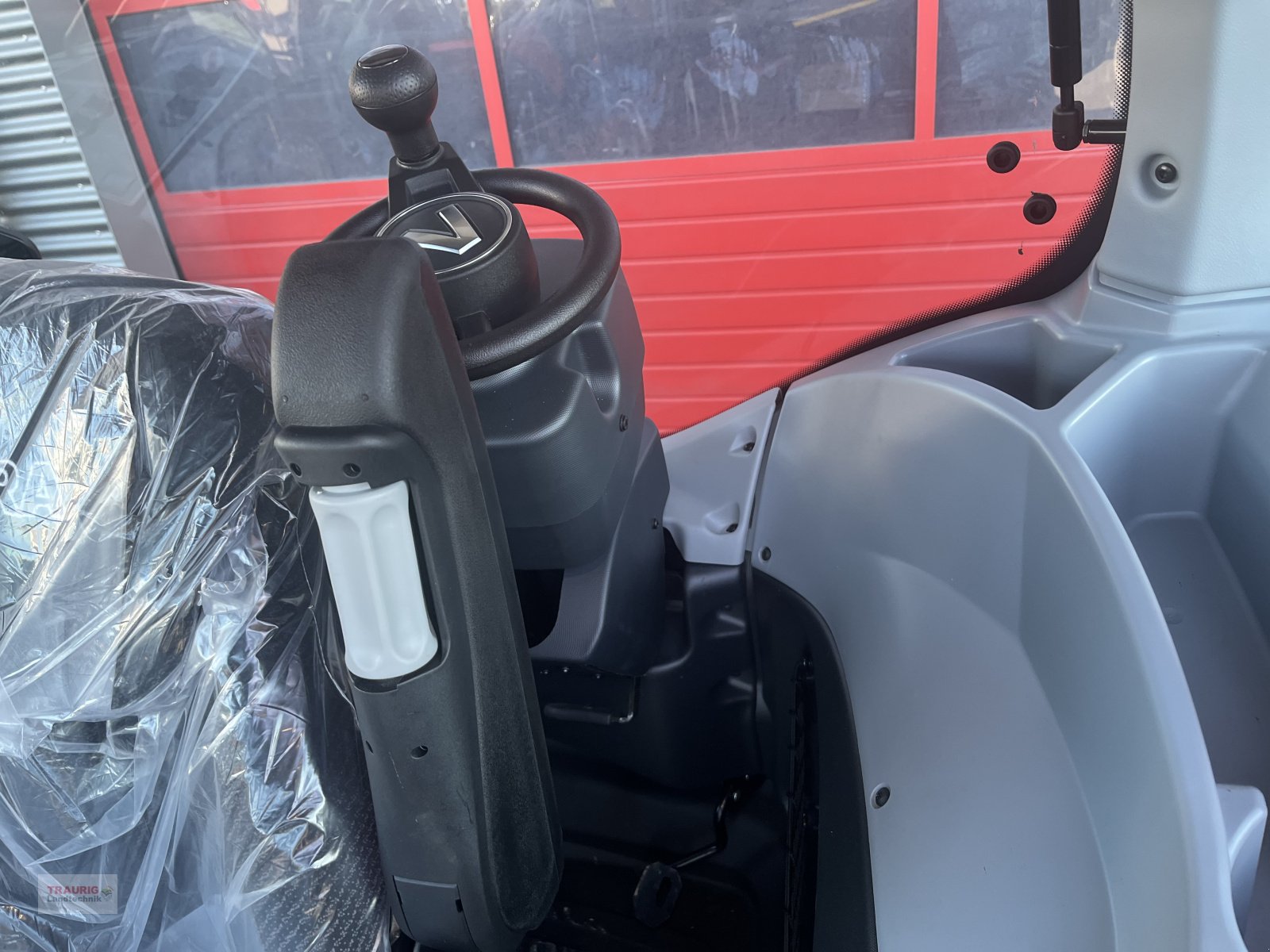 Traktor des Typs Valtra N155 A m. FL, Rüfa und FK, Neumaschine in Mainburg/Wambach (Bild 14)