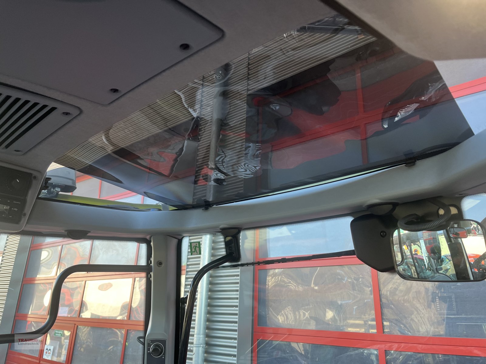 Traktor des Typs Valtra N155 A m. FL, Rüfa und FK, Neumaschine in Mainburg/Wambach (Bild 15)