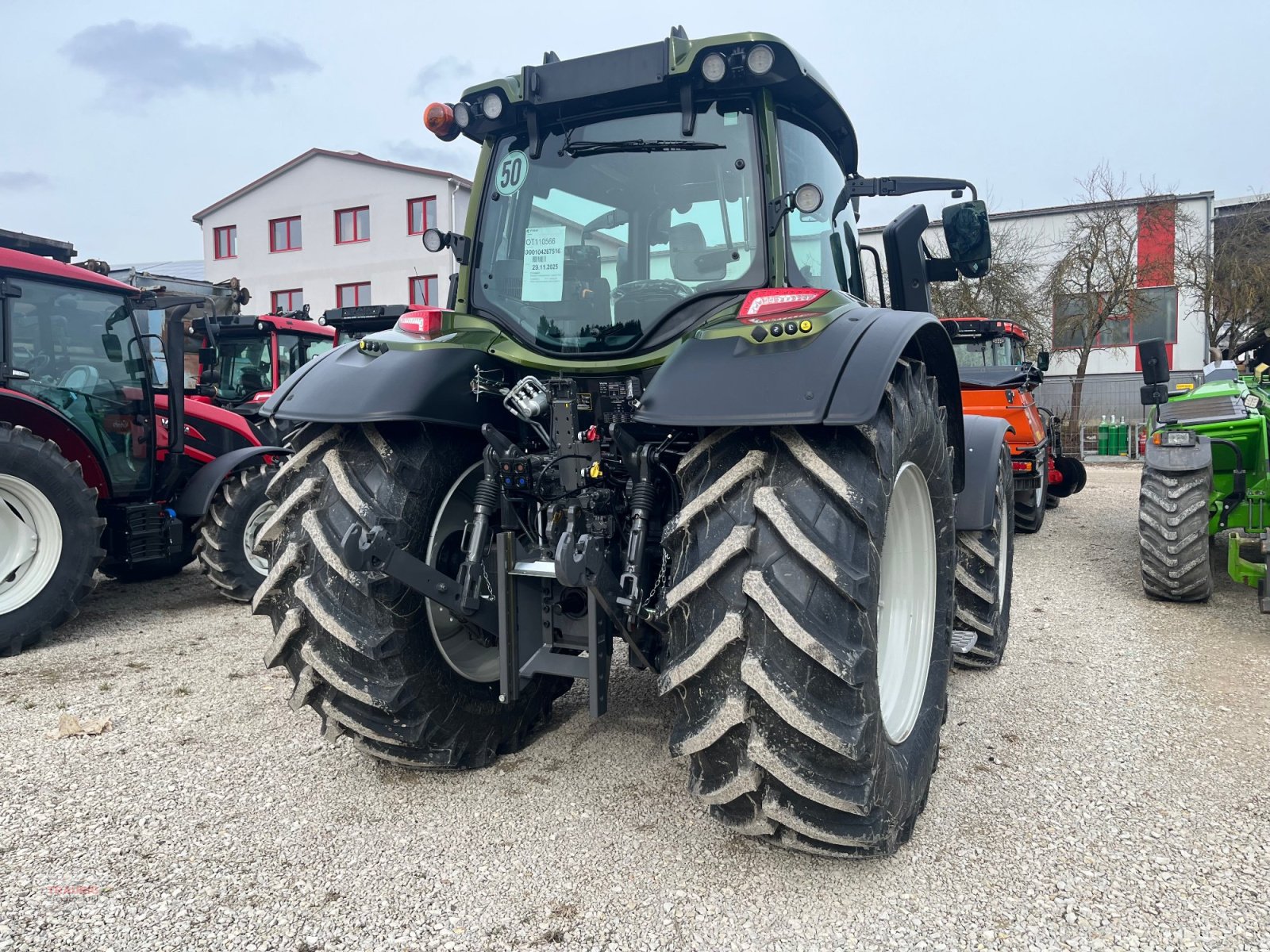 Traktor typu Valtra N155 A mit Rüfa, Neumaschine v Mainburg/Wambach (Obrázek 4)