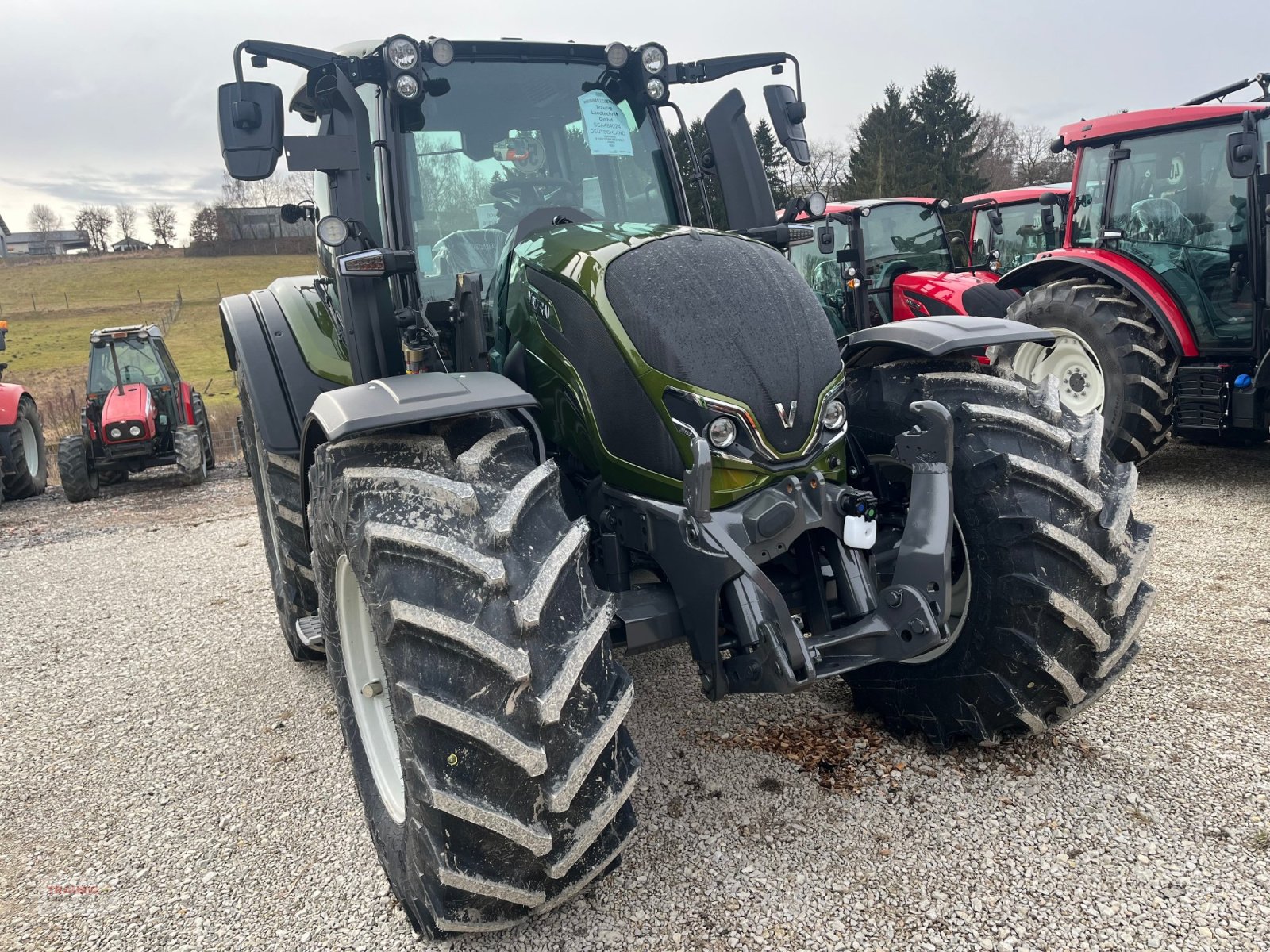 Traktor typu Valtra N155 A mit Rüfa, Neumaschine v Mainburg/Wambach (Obrázek 6)