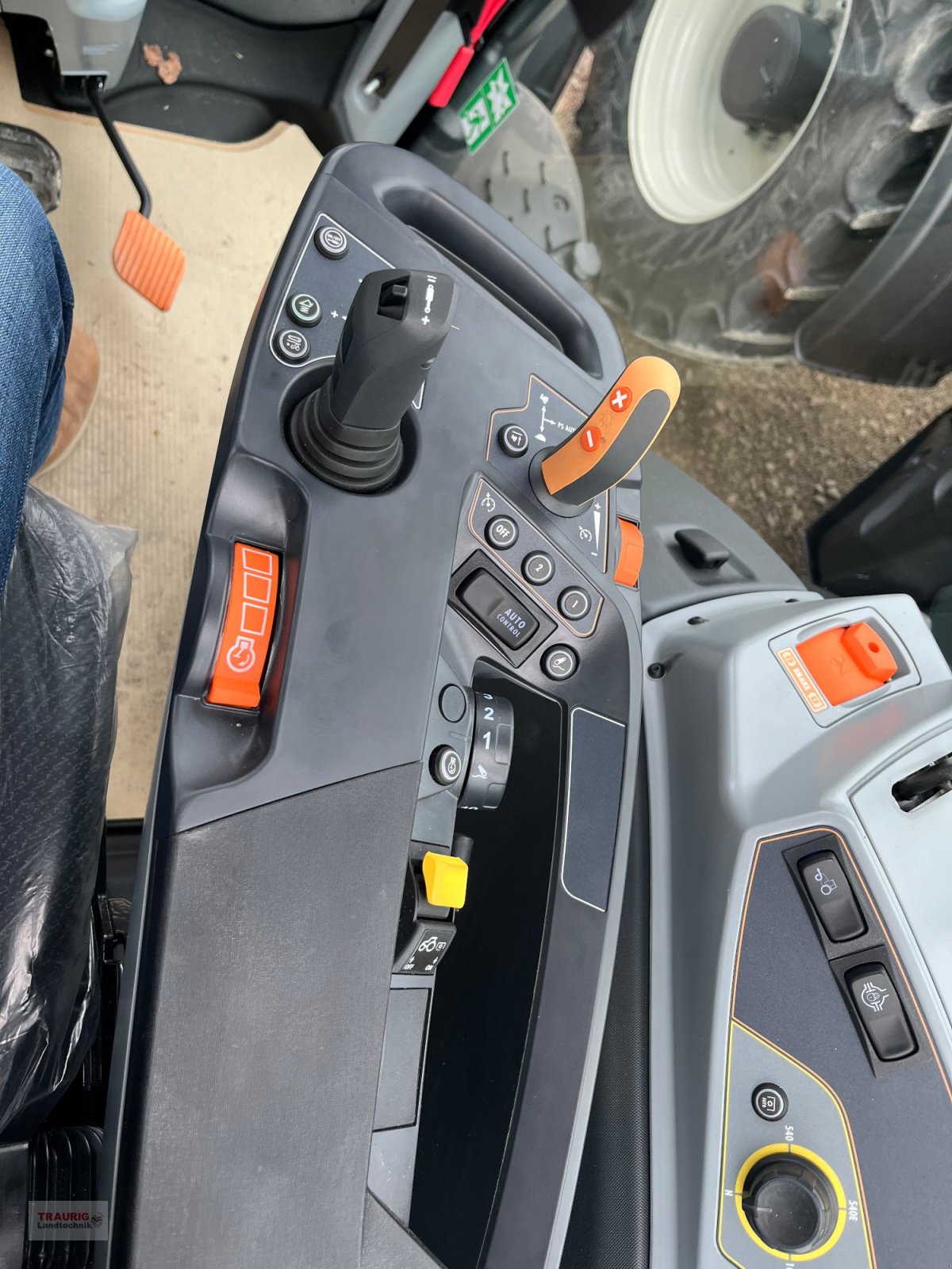 Traktor typu Valtra N155 Aktiv Forst mit FL, Neumaschine v Mainburg/Wambach (Obrázek 10)