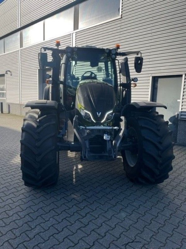 Traktor типа Valtra N155 Versu Smart Touch, Gebrauchtmaschine в Roermond (Фотография 4)