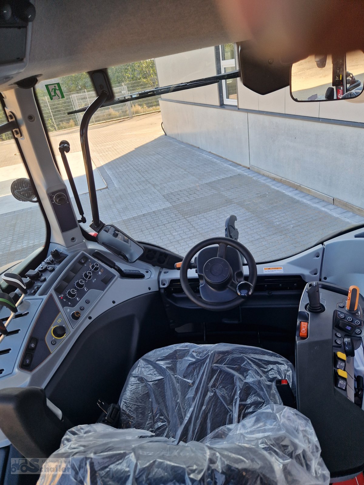 Traktor des Typs Valtra N155e Active, Neumaschine in Monheim (Bild 6)