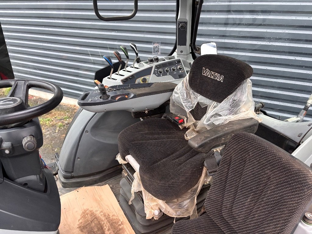 Traktor des Typs Valtra N155e Active, Gebrauchtmaschine in MÉRAL (Bild 9)