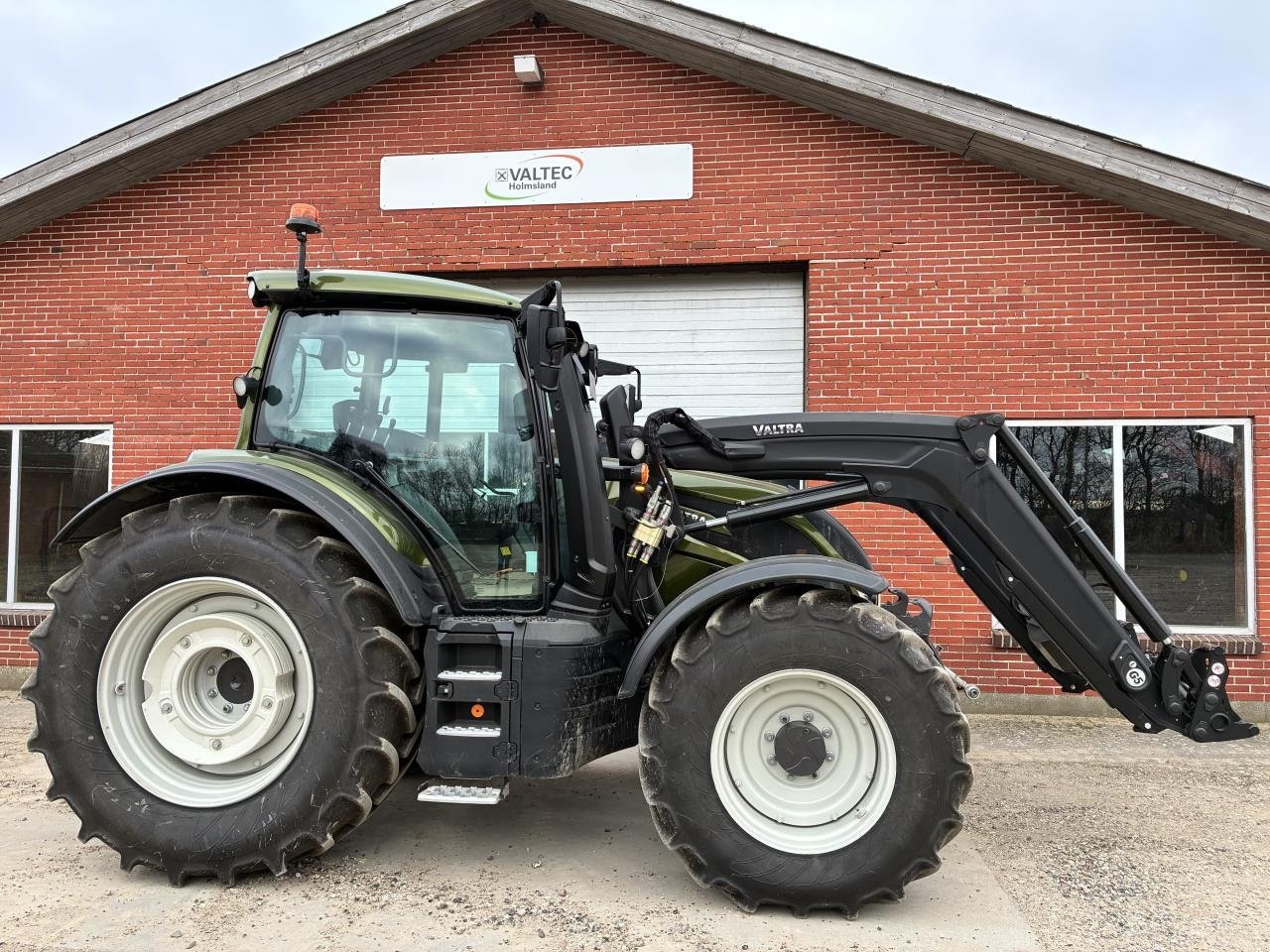 Traktor типа Valtra N155EA 2B1, Gebrauchtmaschine в Ringkøbing (Фотография 4)