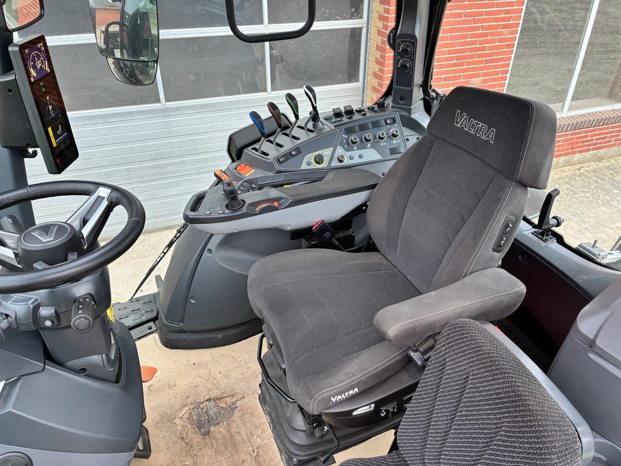 Traktor типа Valtra N155EA 2B1, Gebrauchtmaschine в Ringkøbing (Фотография 9)